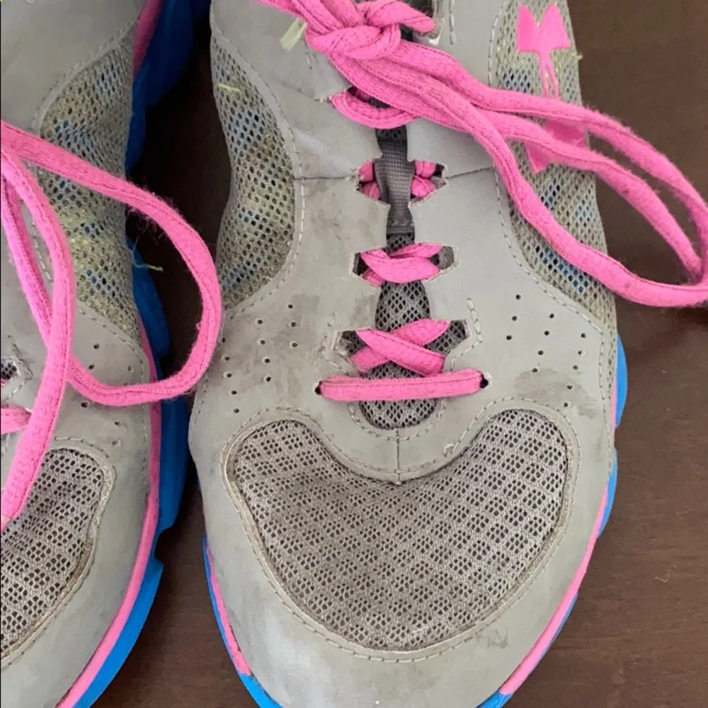 Girls Youth Under Armour sneakers size 4.5